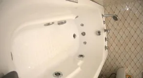 Sleeps8-Parking-Jacuzzi-WiFi-AirCon - Image 4