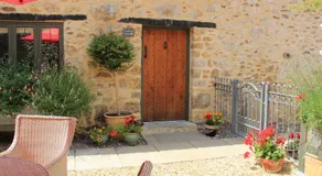 Courtyard Cottage at Stepps House - Image 5