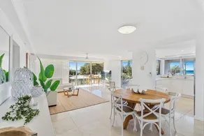 Broadbeach Blvd Apartment - Image 2