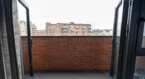 2 Bedroom penthouse flat in Dartford with free parking and next to station - Image 5