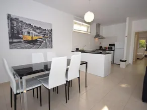Familjevilla med pool och grill - Image 4