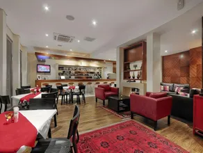 Ascot Hotel - Image 5