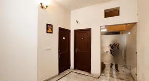 SKY INN GUEST HOUSE - Smart Budget Rooms Near DAV Collage, HMV, Maqsudan, Sabzi Mandi, Grain Market, NIT, Verka Plant, Workshop Chowk - For Corporates, Familes, Couples - Image 4