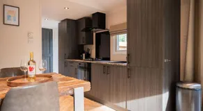 Forest Finest, luxe chalet met HOT TUB mooie overkapping en prachtige tuin met veel privacy - Image 3