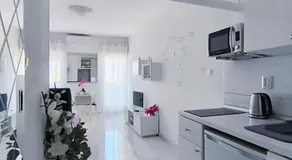 Cute studio-great location - Image 2