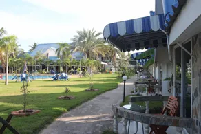 Castle Howchow Beach Resort Hotel - Image 2