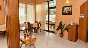 Blyan Family Hotel - Image 4