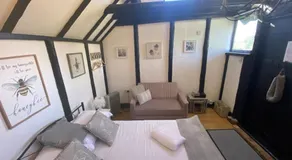Windsor/Ascot/Bracknell beautiful barn - Image 2