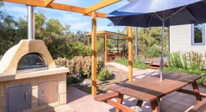 Wirraway Luxury Chalet | Lake Views | Private Gardens - Image 4