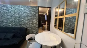 GOLDY'S PLACE 2-BEDROOM WITH BALCONY NETFLX Karaoke Youtube - Image 3