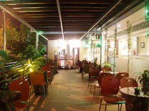 Au Lac Hotel - Image 4
