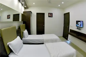 Hotel Skylight - Image 5