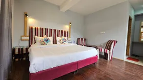 Apple Flower Hotel - Personal Balcony, Lift, Garden and Mountain View - Image 5