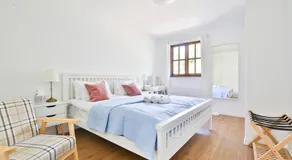 Homely 5 Bed House - 15 Mins to Cardiff City - Image 2