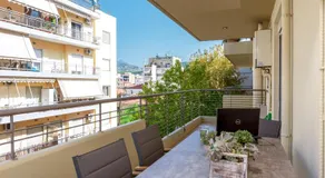 Elenas Modern Apartment with Free Parking - Image 3