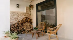 Ca Escoda Historic House in Wine Country - Image 4