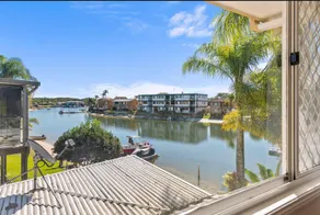 Family Friendly 2 Bed Flat with Balcony - Image 3