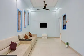 OYO Flagship Martin's Inn Guest House - Image 3