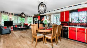 Diana's Luxury Bed and Breakfast - Image 4
