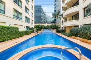 Contemporary 1-Bed First Floor Unit with Pool - Image 3