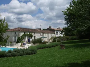 Beautiful holiday home with private pool - Image 3