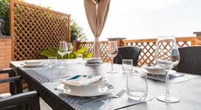 La Roccia Fiorita Appartamento con giardino e Jacuzzi - Image 4