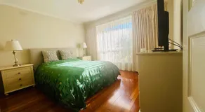Cozy and Quiet Home in Doncaster, Close to Shops & Transport - Image 2