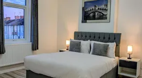 Brand new 4 bedroom house in Newport Free parking - Image 2