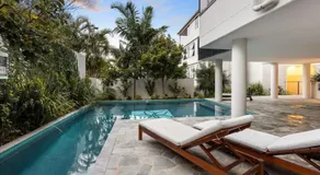First Bay - Absolute Beach Front Luxury Apt Coolum - Image 4