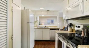 Spacious ATX Apt with Private Deck and All Essentials - Image 5