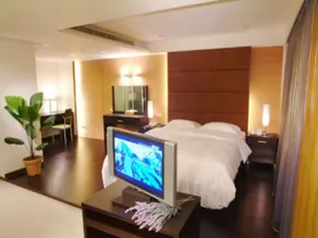 Katherine Plaza Hotel - Image 3