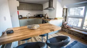 Waters Edge Holiday Apartments - Image 3