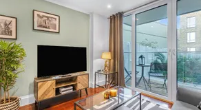 MySquare Two Bedroom Apartments in Limehouse - Image 3