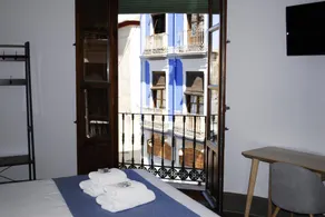 La Perla Granada Suites - Image 3