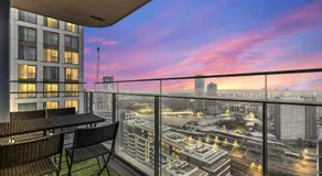 Elegant 2BR flat on 20th floor near many attractions - Image 4