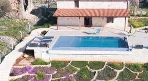 Stone house with private infinity pool - Image 5