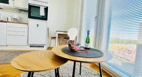 Cozy studio apartment 6 mins by Train to Airport - Image 5