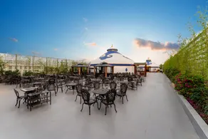 Lakeside Hotel - Image 4