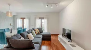 Modern 2 bedroom apt 20 min from city center - Image 2