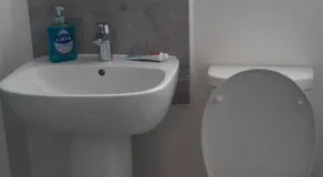 Rushden Retreat - 3 Bedroom House - Image 3