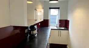 Large 5 Bedroom House Sleeps 10 Ideal for Contractors - Image 4