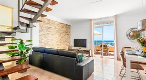 Beachfront triplex with parking - Image 2
