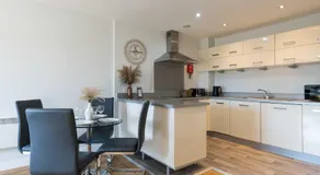Cotels Centro Budget Busting Apartments! CENTRAL LOCATION, PARKING, FIBRE WIFI, SMART TV, FULLY EQUIPPED KITCHEN - Image 4
