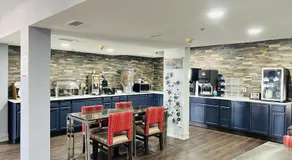 AmericInn by Wyndham Rawlins - Image 5