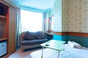 Urbanview Hotel P Residence Asemka - Image 4