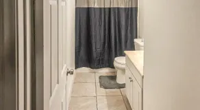 Escondido Urban Stay - Stylish 2BR Apartment - Image 3