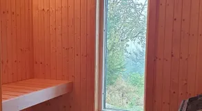 Gäststuga i vacker natur, bastu, bubbelpool sommartid och gratis parkering nära Borås, Ulricehamn och Lassalyckan, guesthouse with nice view with sauna and free parking close to Dalsjöfors and fishing - Image 3