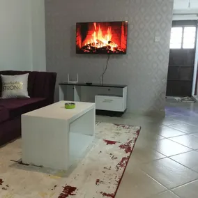 CLASSY COZY ONE BEDROOM IN SOUTHB - Image 2