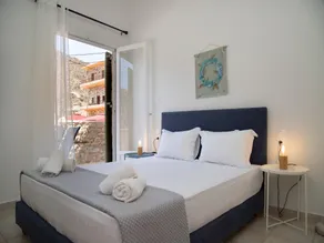 Seaside apartment in Gerolimenas, Mani - Image 2