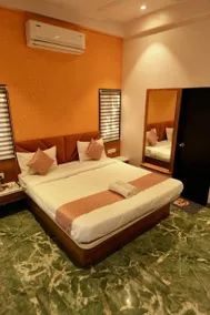 Hotel Grand - Image 2